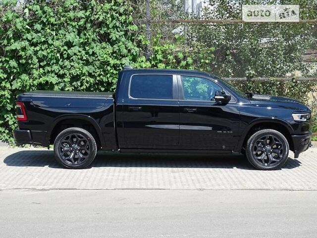 Чорний Додж RAM, об'ємом двигуна 5.7 л та пробігом 2 тис. км за 105500 $, фото 4 на Automoto.ua