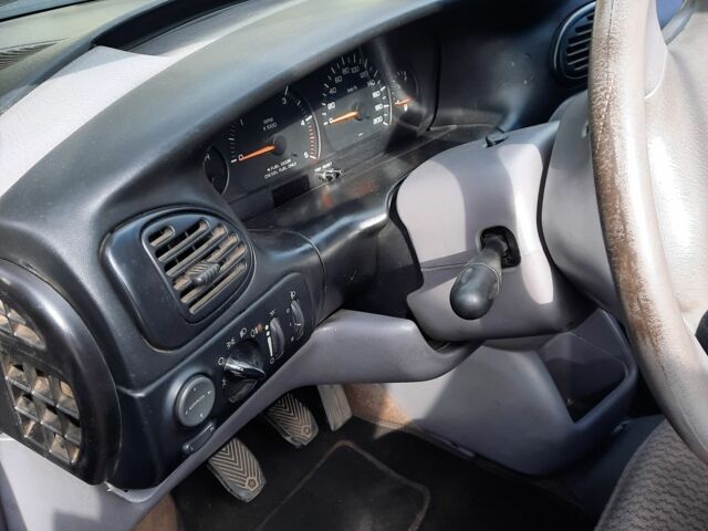 Черный Додж РАМ, объемом двигателя 2.45 л и пробегом 300 тыс. км за 2200 $, фото 11 на Automoto.ua