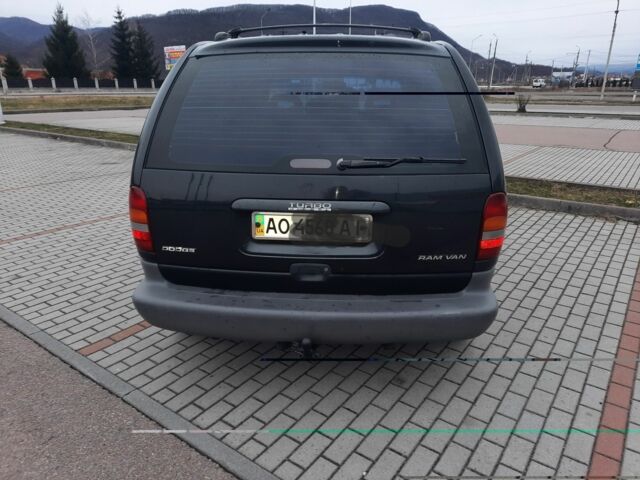 Черный Додж РАМ, объемом двигателя 2.45 л и пробегом 300 тыс. км за 2200 $, фото 2 на Automoto.ua