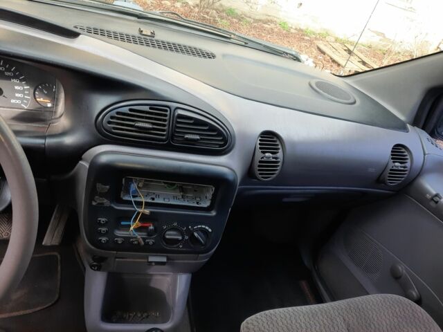 Черный Додж РАМ, объемом двигателя 2.45 л и пробегом 300 тыс. км за 2200 $, фото 3 на Automoto.ua