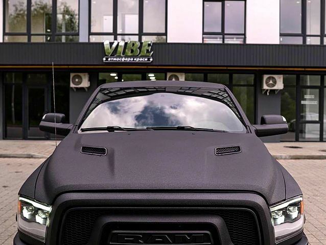 Черный Додж РАМ, объемом двигателя 5.7 л и пробегом 70 тыс. км за 25000 $, фото 4 на Automoto.ua