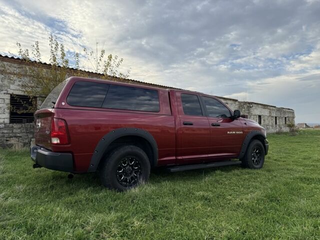 Красный Додж РАМ, объемом двигателя 4.7 л и пробегом 205 тыс. км за 9800 $, фото 3 на Automoto.ua