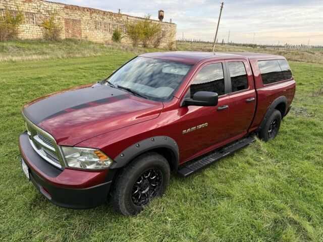 Красный Додж РАМ, объемом двигателя 4.7 л и пробегом 205 тыс. км за 9800 $, фото 2 на Automoto.ua