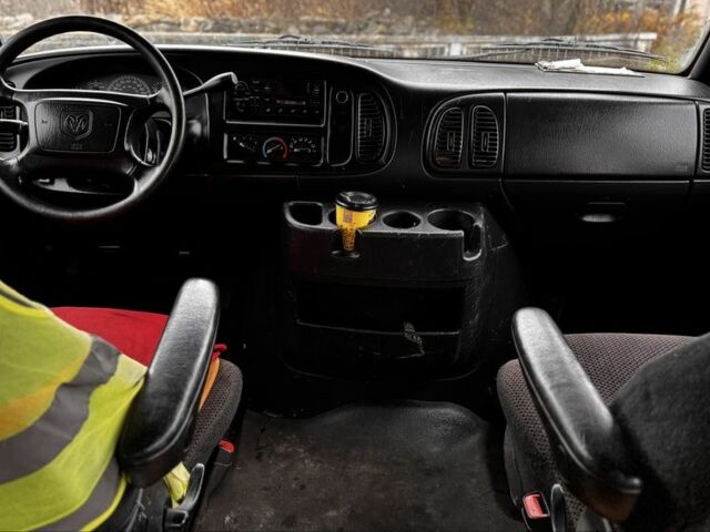 Серый Додж РАМ, объемом двигателя 3.9 л и пробегом 130 тыс. км за 4000 $, фото 6 на Automoto.ua