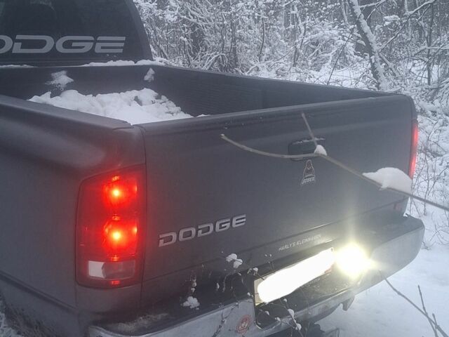 Серый Додж РАМ, объемом двигателя 4.7 л и пробегом 220 тыс. км за 9000 $, фото 1 на Automoto.ua