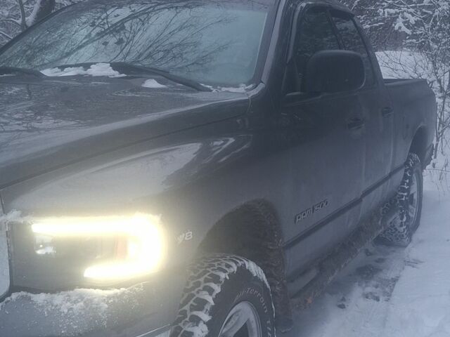 Серый Додж РАМ, объемом двигателя 4.7 л и пробегом 220 тыс. км за 9000 $, фото 2 на Automoto.ua