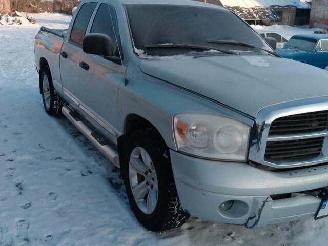 Серый Додж РАМ, объемом двигателя 5.7 л и пробегом 200 тыс. км за 10500 $, фото 7 на Automoto.ua