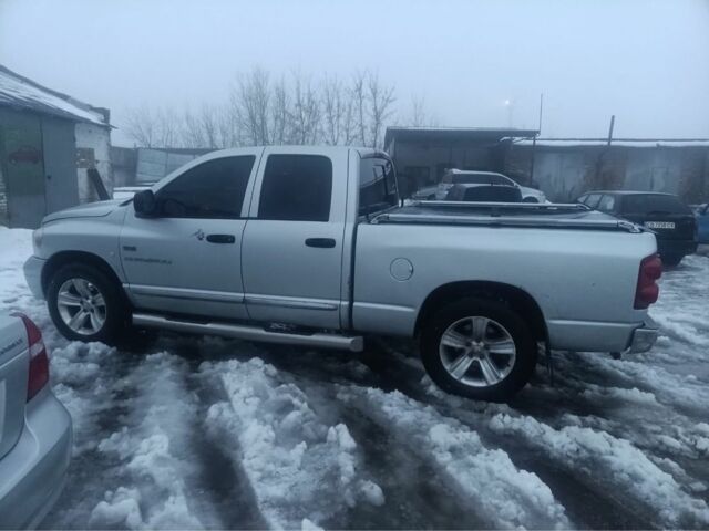 Серый Додж РАМ, объемом двигателя 5.7 л и пробегом 200 тыс. км за 10500 $, фото 1 на Automoto.ua