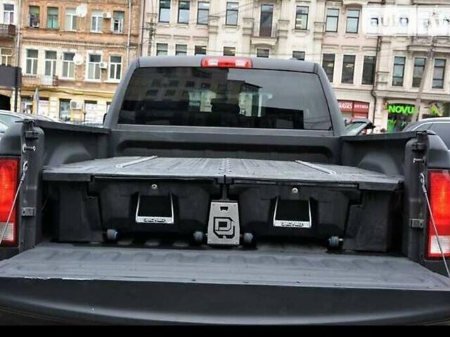 Серый Додж РАМ, объемом двигателя 5.65 л и пробегом 150 тыс. км за 24000 $, фото 7 на Automoto.ua