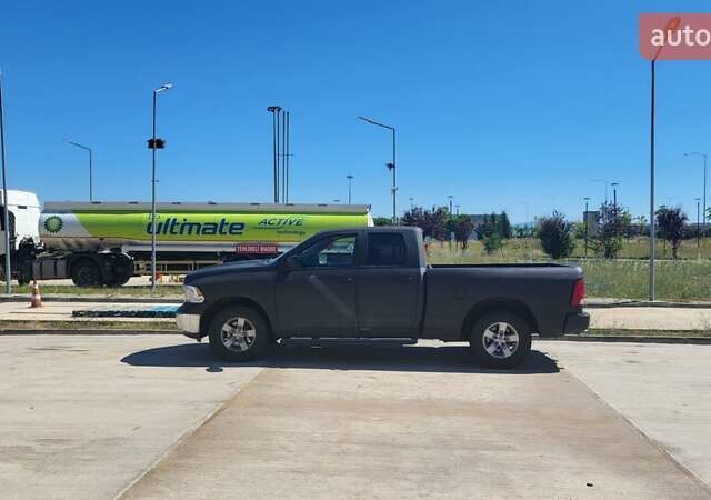 Серый Додж РАМ, объемом двигателя 5.65 л и пробегом 150 тыс. км за 24000 $, фото 4 на Automoto.ua