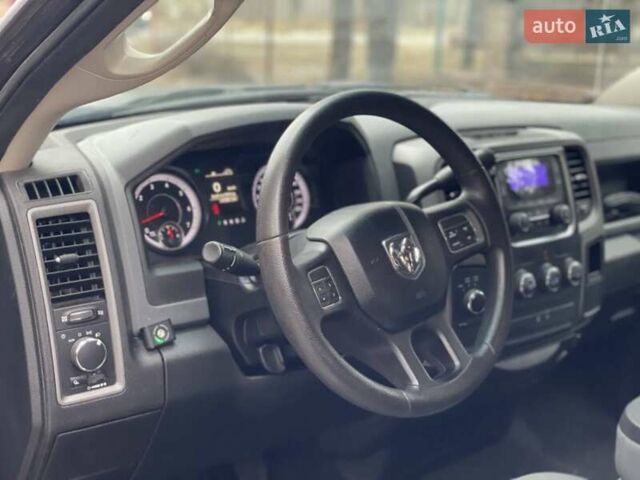 Серый Додж РАМ, объемом двигателя 5.65 л и пробегом 150 тыс. км за 24000 $, фото 2 на Automoto.ua