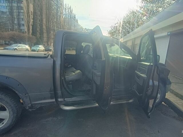 Сірий Додж RAM, об'ємом двигуна 3 л та пробігом 280 тис. км за 25500 $, фото 1 на Automoto.ua