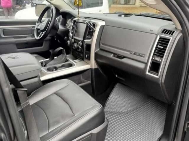 Серый Додж РАМ, объемом двигателя 3 л и пробегом 190 тыс. км за 26000 $, фото 3 на Automoto.ua