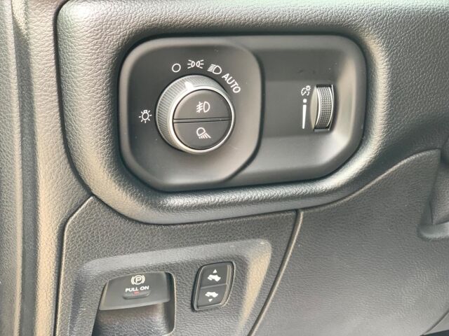 Серый Додж РАМ, объемом двигателя 5.7 л и пробегом 65 тыс. км за 41990 $, фото 29 на Automoto.ua