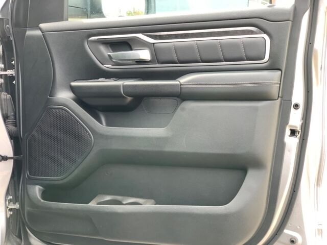 Серый Додж РАМ, объемом двигателя 5.7 л и пробегом 65 тыс. км за 41990 $, фото 25 на Automoto.ua