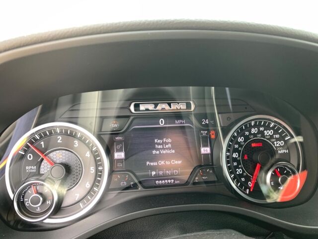 Серый Додж РАМ, объемом двигателя 5.7 л и пробегом 65 тыс. км за 41990 $, фото 33 на Automoto.ua