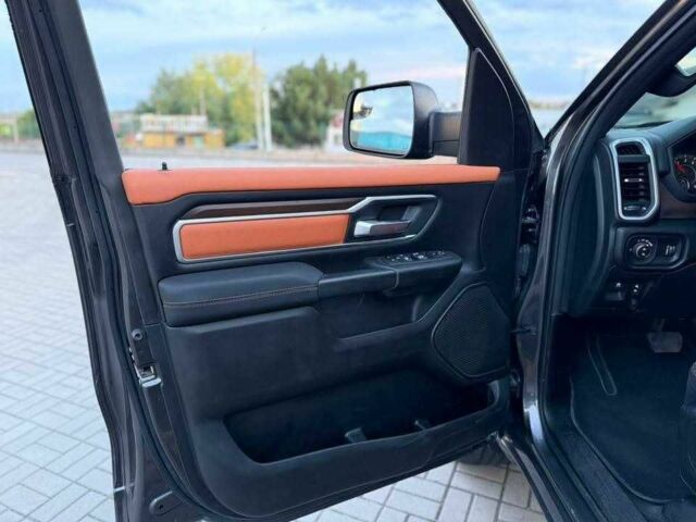 Серый Додж РАМ, объемом двигателя 5.7 л и пробегом 68 тыс. км за 45000 $, фото 8 на Automoto.ua