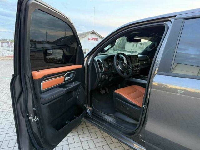 Серый Додж РАМ, объемом двигателя 5.7 л и пробегом 68 тыс. км за 45000 $, фото 6 на Automoto.ua