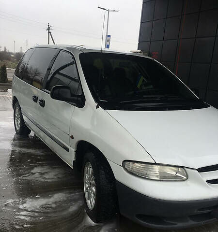 Білий Додж Ram Van, об'ємом двигуна 2.5 л та пробігом 385 тис. км за 3450 $, фото 1 на Automoto.ua