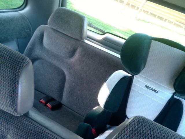 Белый Додж Рам Ван, объемом двигателя 2.5 л и пробегом 407 тыс. км за 3100 $, фото 6 на Automoto.ua