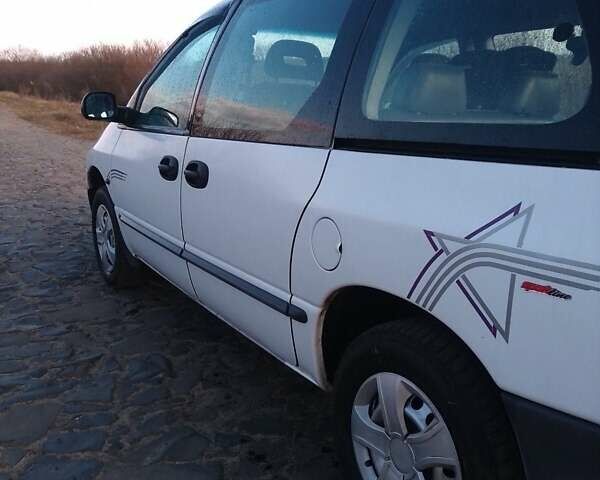 Білий Додж Ram Van, об'ємом двигуна 2.5 л та пробігом 407 тис. км за 3100 $, фото 1 на Automoto.ua