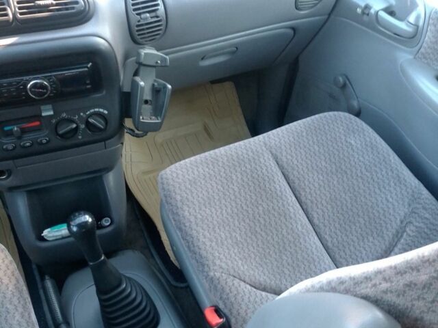 Белый Додж Рам Ван, объемом двигателя 2.5 л и пробегом 407 тыс. км за 3100 $, фото 4 на Automoto.ua