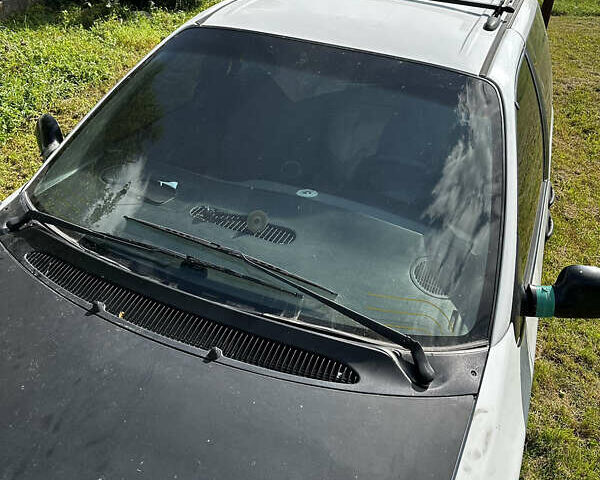 Белый Додж Рам Ван, объемом двигателя 2.5 л и пробегом 430 тыс. км за 1350 $, фото 4 на Automoto.ua