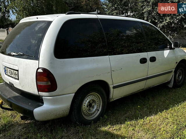 Белый Додж Рам Ван, объемом двигателя 2.5 л и пробегом 430 тыс. км за 1350 $, фото 11 на Automoto.ua