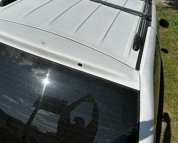 Белый Додж Рам Ван, объемом двигателя 2.5 л и пробегом 430 тыс. км за 1350 $, фото 3 на Automoto.ua