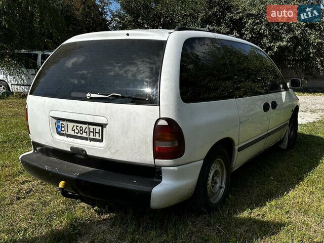 Белый Додж Рам Ван, объемом двигателя 2.5 л и пробегом 430 тыс. км за 2500 $, фото 4 на Automoto.ua