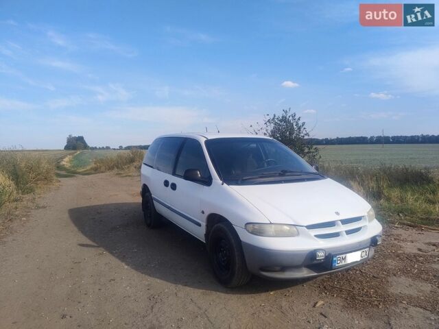 Белый Додж Рам Ван, объемом двигателя 2.5 л и пробегом 440 тыс. км за 3400 $, фото 2 на Automoto.ua