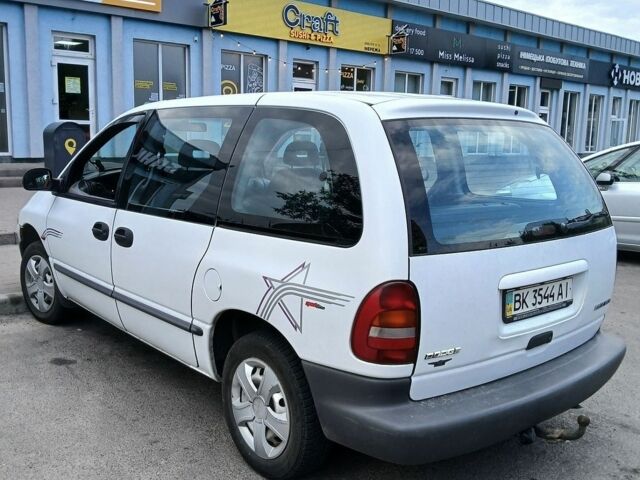 Білий Додж Ram Van, об'ємом двигуна 2.5 л та пробігом 400 тис. км за 2500 $, фото 2 на Automoto.ua