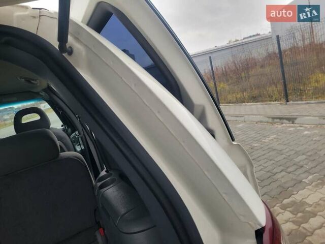 Белый Додж Рам Ван, объемом двигателя 2.5 л и пробегом 201 тыс. км за 4999 $, фото 46 на Automoto.ua