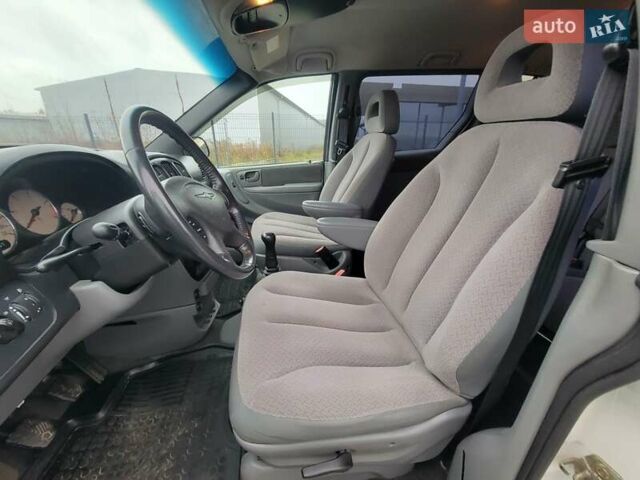 Белый Додж Рам Ван, объемом двигателя 2.5 л и пробегом 201 тыс. км за 4999 $, фото 37 на Automoto.ua