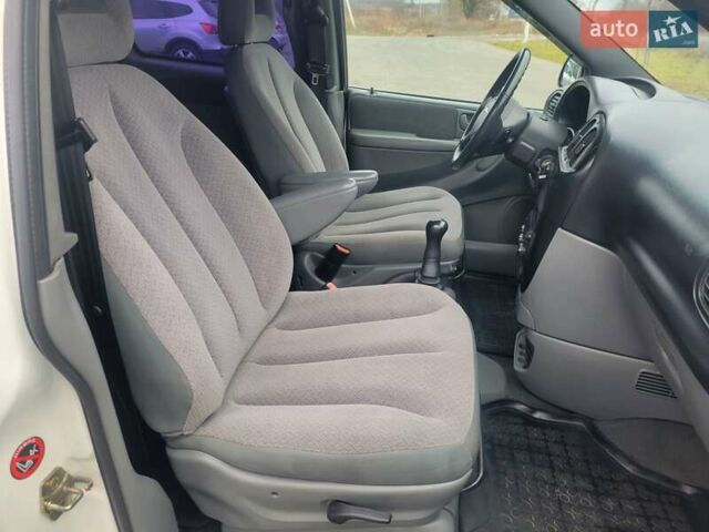 Белый Додж Рам Ван, объемом двигателя 2.5 л и пробегом 201 тыс. км за 4999 $, фото 26 на Automoto.ua