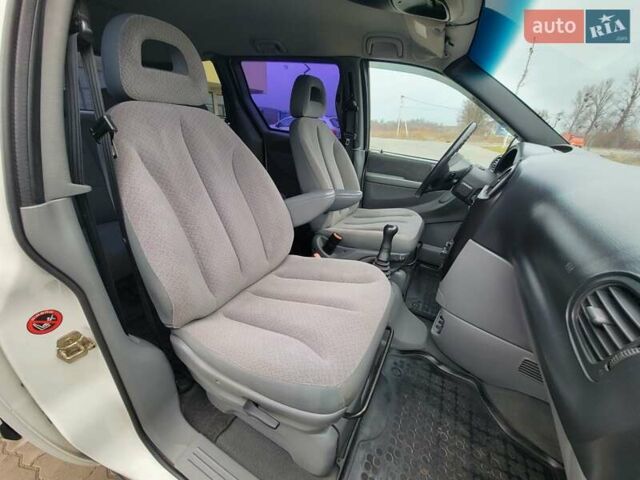 Белый Додж Рам Ван, объемом двигателя 2.5 л и пробегом 201 тыс. км за 4999 $, фото 27 на Automoto.ua