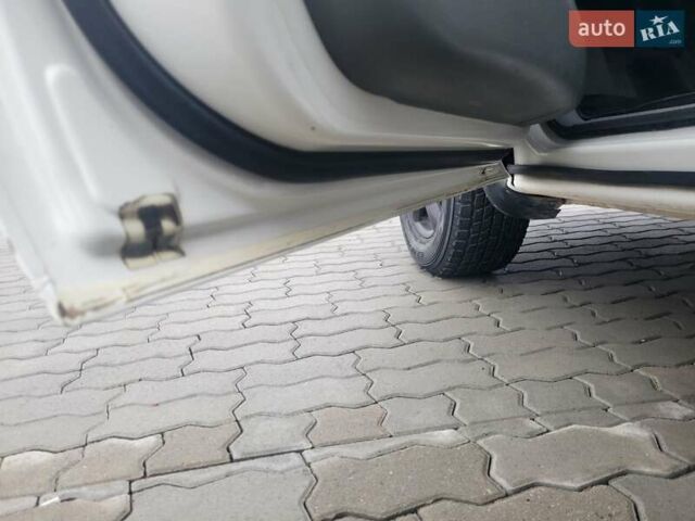 Белый Додж Рам Ван, объемом двигателя 2.5 л и пробегом 201 тыс. км за 4999 $, фото 44 на Automoto.ua