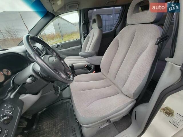Белый Додж Рам Ван, объемом двигателя 2.5 л и пробегом 201 тыс. км за 4999 $, фото 25 на Automoto.ua