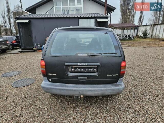 Черный Додж Рам Ван, объемом двигателя 2.5 л и пробегом 127 тыс. км за 2450 $, фото 4 на Automoto.ua