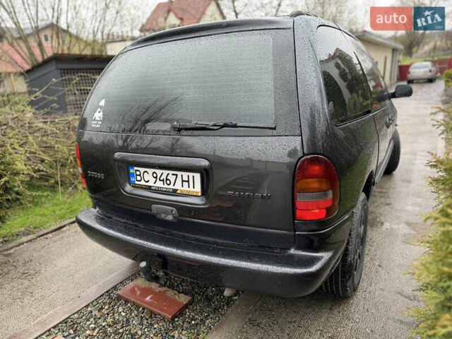 Черный Додж Рам Ван, объемом двигателя 2.5 л и пробегом 300 тыс. км за 2999 $, фото 7 на Automoto.ua