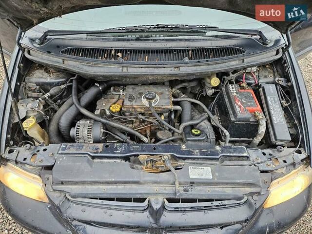 Черный Додж Рам Ван, объемом двигателя 2.5 л и пробегом 127 тыс. км за 2450 $, фото 13 на Automoto.ua