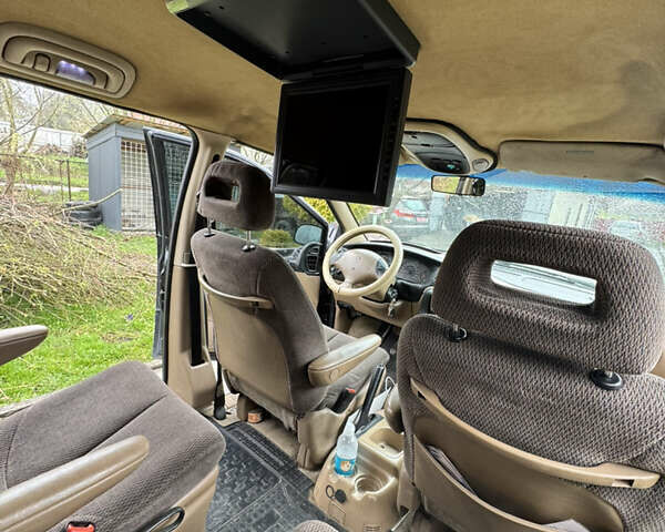 Черный Додж Рам Ван, объемом двигателя 2.5 л и пробегом 300 тыс. км за 2999 $, фото 21 на Automoto.ua