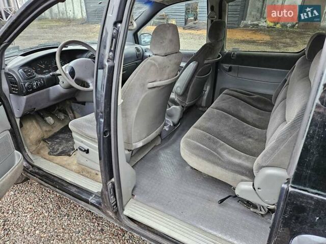 Черный Додж Рам Ван, объемом двигателя 2.5 л и пробегом 127 тыс. км за 2450 $, фото 11 на Automoto.ua