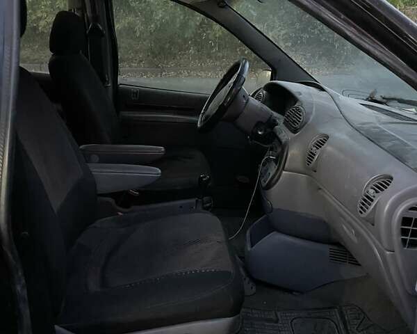 Чорний Додж Ram Van, об'ємом двигуна 2.5 л та пробігом 355 тис. км за 3200 $, фото 5 на Automoto.ua