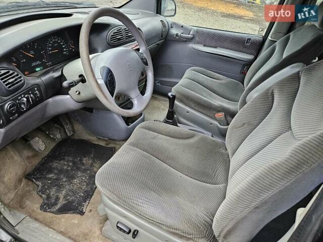 Черный Додж Рам Ван, объемом двигателя 2.5 л и пробегом 127 тыс. км за 2450 $, фото 8 на Automoto.ua