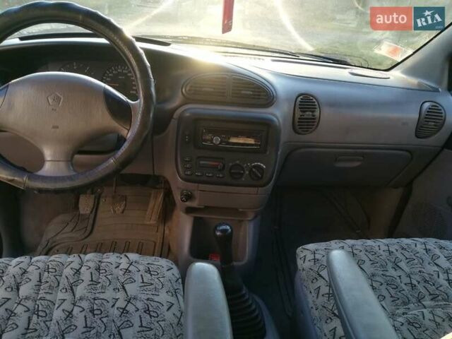 Черный Додж Рам Ван, объемом двигателя 2.5 л и пробегом 305 тыс. км за 3200 $, фото 2 на Automoto.ua