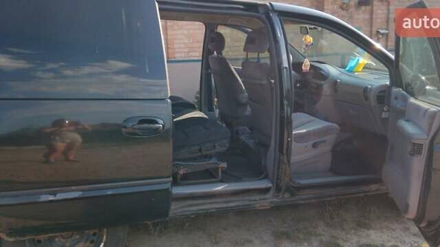 Чорний Додж Ram Van, об'ємом двигуна 2.5 л та пробігом 385 тис. км за 2000 $, фото 3 на Automoto.ua