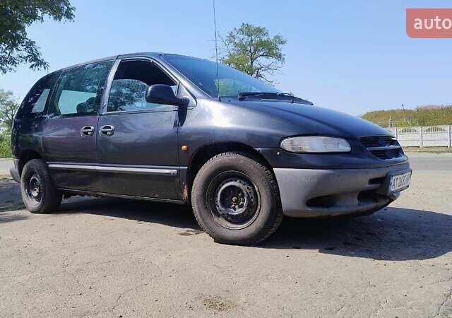 Чорний Додж Ram Van, об'ємом двигуна 2.5 л та пробігом 350 тис. км за 2800 $, фото 6 на Automoto.ua