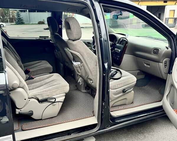Черный Додж Рам Ван, объемом двигателя 2.5 л и пробегом 225 тыс. км за 5600 $, фото 14 на Automoto.ua