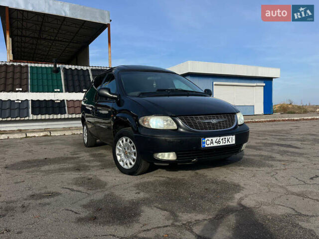 Черный Додж Рам Ван, объемом двигателя 2.5 л и пробегом 200 тыс. км за 2999 $, фото 23 на Automoto.ua